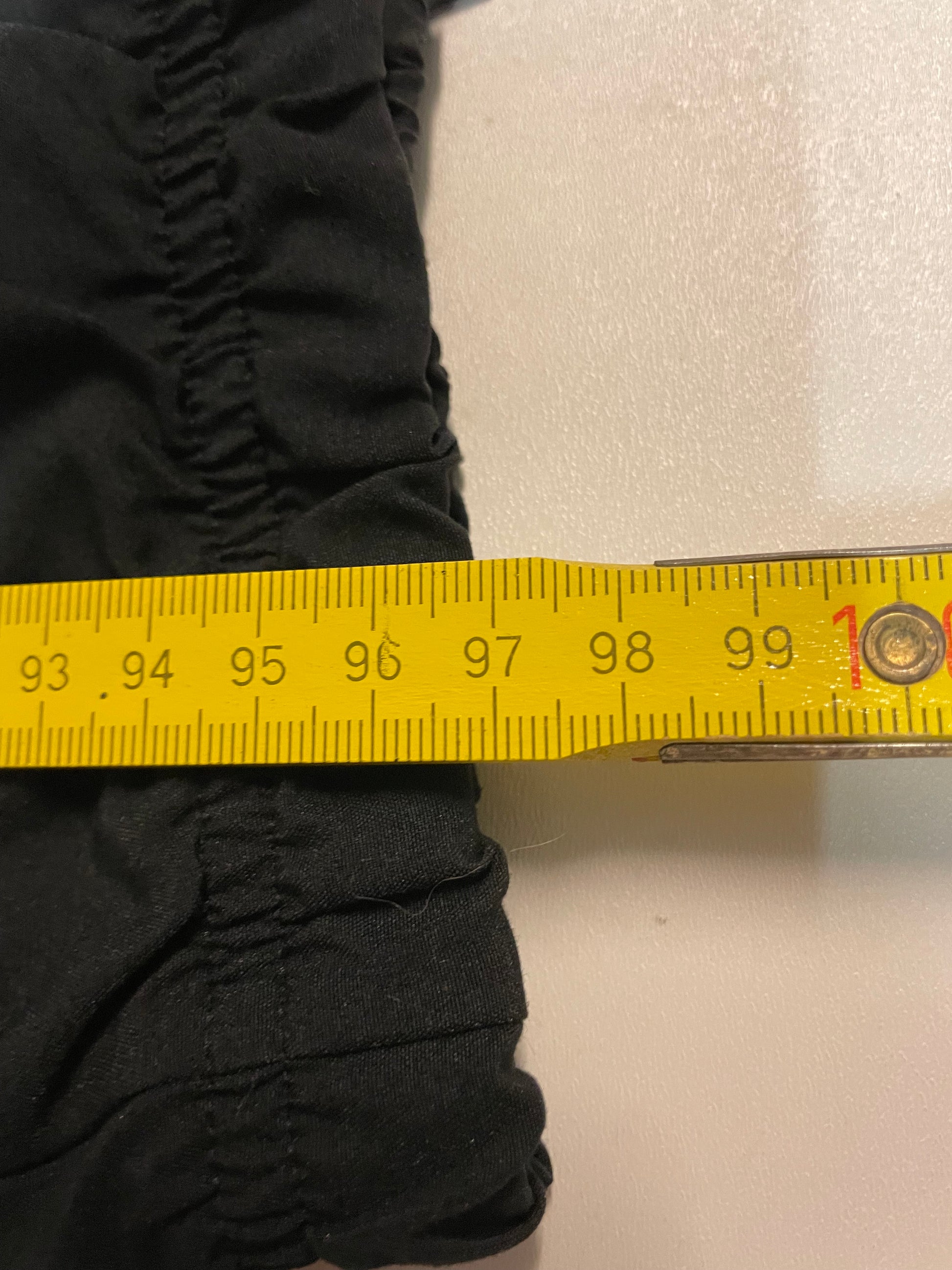Entdecke unsere Vintage Track Pants von Nike und anderen Marken, erhältlich bei Valuxery.de - Dein Shop für trendige Vintage - Kleidung. Unsere Track Pants sind aus hochwertigen Materialien und