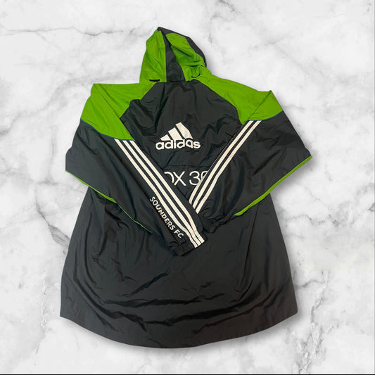 Entdecke unsere Vintage Track Pants von Nike und anderen Marken, erhältlich bei Valuxery.de - Dein Shop für trendige Vintage - Kleidung. Unsere Track Pants sind aus hochwertigen Materialien und