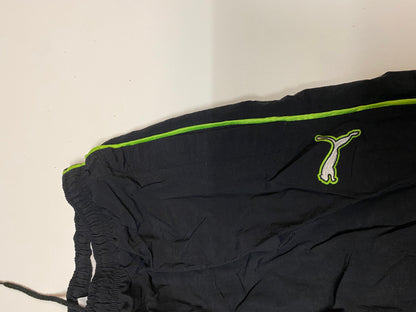 Entdecke unsere Vintage Track Pants von Nike und anderen Marken, erhältlich bei Valuxery.de - Dein Shop für trendige Vintage - Kleidung. Unsere Track Pants sind aus hochwertigen Materialien und