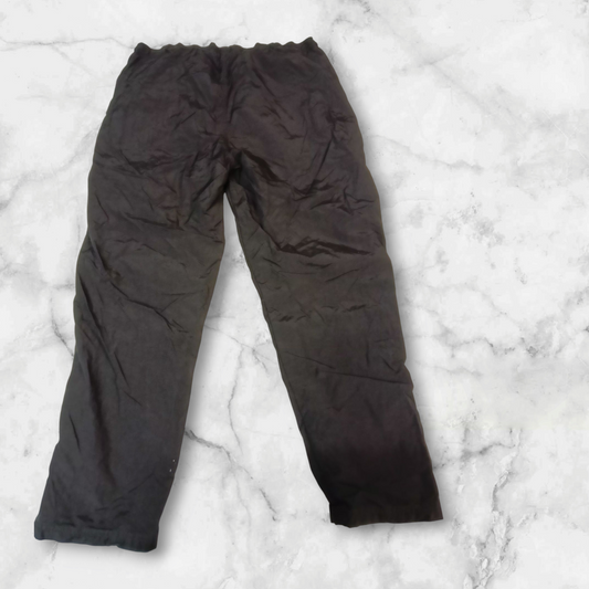 Entdecke unsere Vintage Track Pants von Nike und anderen Marken, erhältlich bei Valuxery.de - Dein Shop für trendige Vintage - Kleidung. Unsere Track Pants sind aus hochwertigen Materialien und