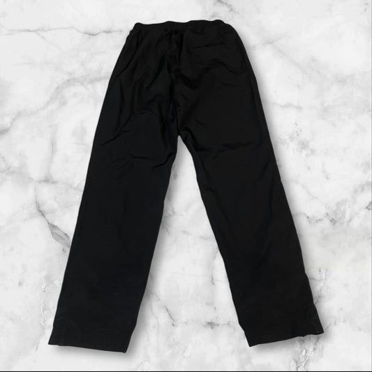 Entdecke unsere Vintage Track Pants von Nike und anderen Marken, erhältlich bei Valuxery.de - Dein Shop für trendige Vintage - Kleidung. Unsere Track Pants sind aus hochwertigen Materialien und