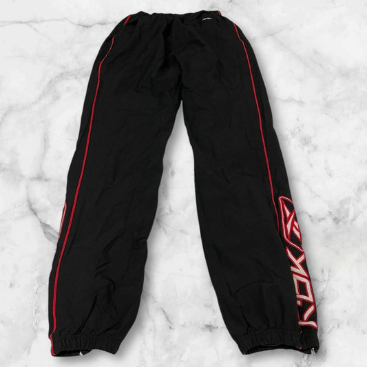 Entdecke unsere Vintage Track Pants von Nike und anderen Marken, erhältlich bei Valuxery.de - Dein Shop für trendige Vintage - Kleidung. Unsere Track Pants sind aus hochwertigen Materialien und