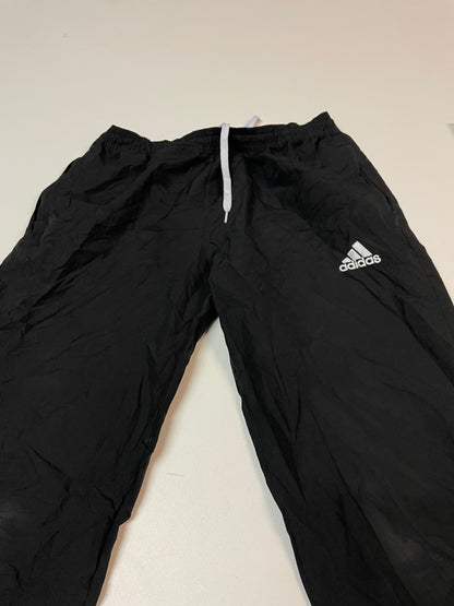 Entdecke unsere Vintage Track Pants von Nike und anderen Marken, erhältlich bei Valuxery.de - Dein Shop für trendige Vintage - Kleidung. Unsere Track Pants sind aus hochwertigen Materialien und