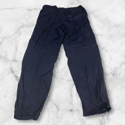 Entdecke unsere Vintage Track Pants von Nike und anderen Marken, erhältlich bei Valuxery.de - Dein Shop für trendige Vintage - Kleidung. Unsere Track Pants sind aus hochwertigen Materialien und