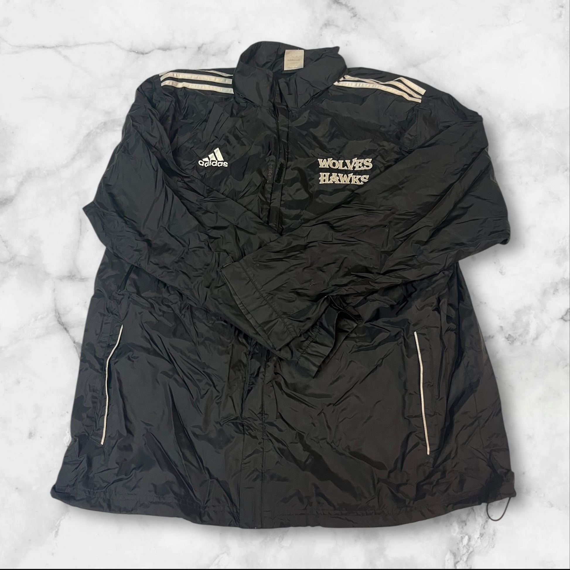 Entdecke unsere Vintage Track Pants von Nike und anderen Marken, erhältlich bei Valuxery.de - Dein Shop für trendige Vintage - Kleidung. Unsere Track Pants sind aus hochwertigen Materialien und