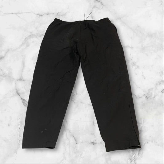 Entdecke unsere Vintage Track Pants von Nike und anderen Marken, erhältlich bei Valuxery.de - Dein Shop für trendige Vintage - Kleidung. Unsere Track Pants sind aus hochwertigen Materialien und