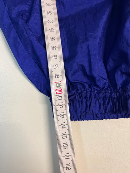 Entdecke unsere Vintage Track Pants von Nike und anderen Marken, erhältlich bei Valuxery.de - Dein Shop für trendige Vintage - Kleidung. Unsere Track Pants sind aus hochwertigen Materialien und