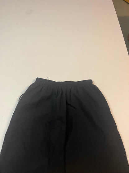 Entdecke unsere Vintage Track Pants von Nike und anderen Marken, erhältlich bei Valuxery.de - Dein Shop für trendige Vintage - Kleidung. Unsere Track Pants sind aus hochwertigen Materialien und