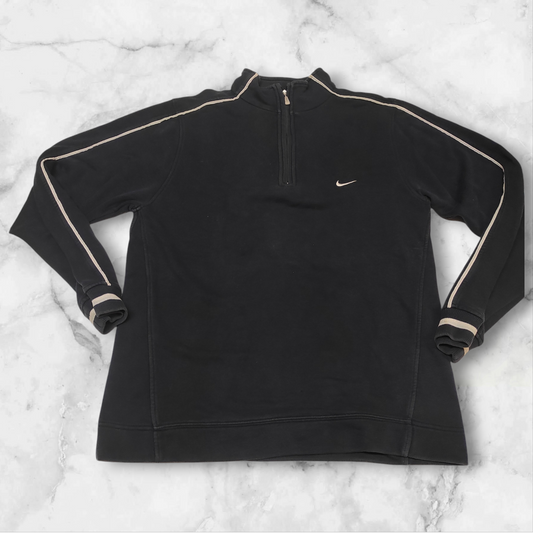 Entdecke unsere Vintage Track Pants von Nike und anderen Marken, erhältlich bei Valuxery.de - Dein Shop für trendige Vintage - Kleidung. Unsere Track Pants sind aus hochwertigen Materialien und