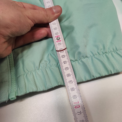 Entdecke unsere Vintage Track Pants von Nike und anderen Marken, erhältlich bei Valuxery.de - Dein Shop für trendige Vintage - Kleidung. Unsere Track Pants sind aus hochwertigen Materialien und