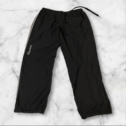 Entdecke unsere Vintage Track Pants von Nike und anderen Marken, erhältlich bei Valuxery.de - Dein Shop für trendige Vintage - Kleidung. Unsere Track Pants sind aus hochwertigen Materialien und