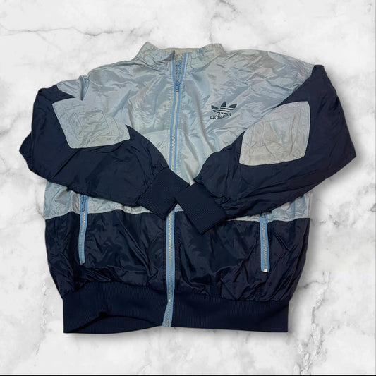 Entdecke unsere Vintage Track Pants von Nike und anderen Marken, erhältlich bei Valuxery.de - Dein Shop für trendige Vintage - Kleidung. Unsere Track Pants sind aus hochwertigen Materialien und