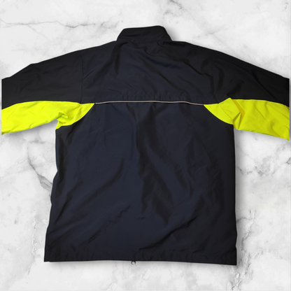 Entdecke unsere Vintage Track Pants von Nike und anderen Marken, erhältlich bei Valuxery.de - Dein Shop für trendige Vintage - Kleidung. Unsere Track Pants sind aus hochwertigen Materialien und