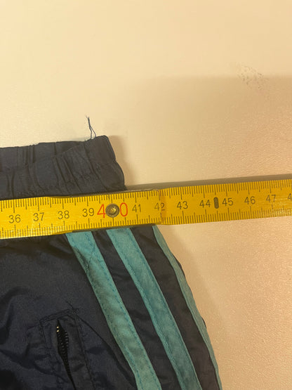 Entdecke unsere Vintage Track Pants von Nike und anderen Marken, erhältlich bei Valuxery.de - Dein Shop für trendige Vintage - Kleidung. Unsere Track Pants sind aus hochwertigen Materialien und