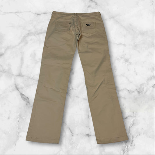 Entdecke unsere Vintage Track Pants von Nike und anderen Marken, erhältlich bei Valuxery.de - Dein Shop für trendige Vintage - Kleidung. Unsere Track Pants sind aus hochwertigen Materialien und