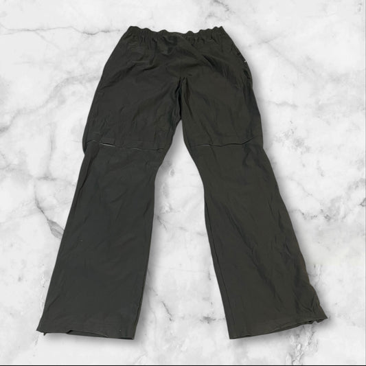 Entdecke unsere Vintage Track Pants von Nike und anderen Marken, erhältlich bei Valuxery.de - Dein Shop für trendige Vintage - Kleidung. Unsere Track Pants sind aus hochwertigen Materialien und