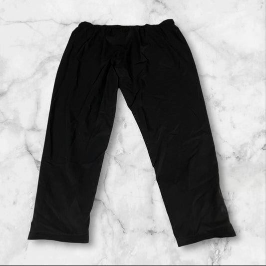 Entdecke unsere Vintage Track Pants von Nike und anderen Marken, erhältlich bei Valuxery.de - Dein Shop für trendige Vintage - Kleidung. Unsere Track Pants sind aus hochwertigen Materialien und