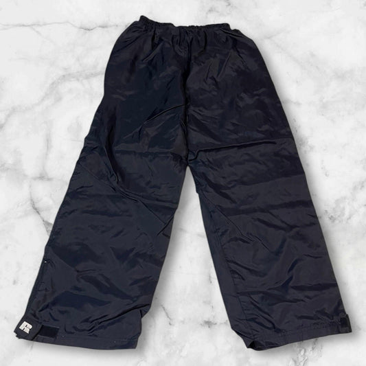 Entdecke unsere Vintage Track Pants von Nike und anderen Marken, erhältlich bei Valuxery.de - Dein Shop für trendige Vintage - Kleidung. Unsere Track Pants sind aus hochwertigen Materialien und