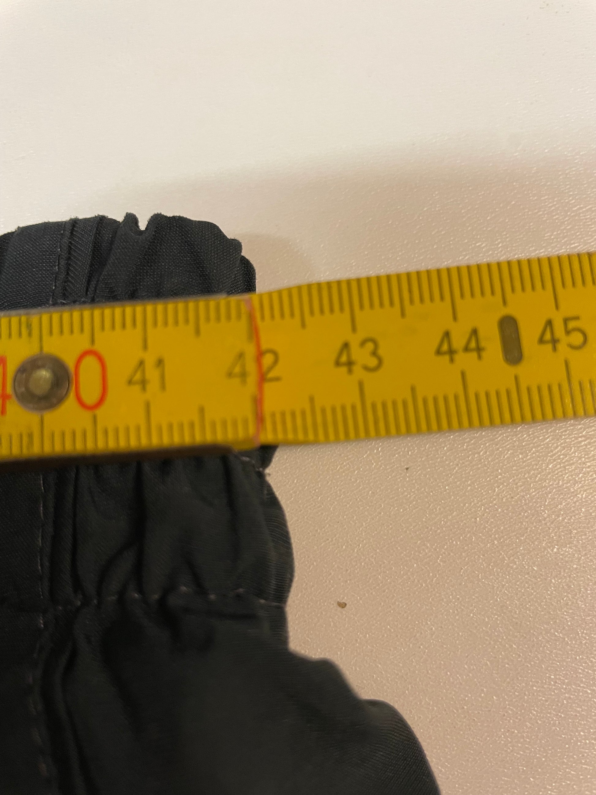Entdecke unsere Vintage Track Pants von Nike und anderen Marken, erhältlich bei Valuxery.de - Dein Shop für trendige Vintage - Kleidung. Unsere Track Pants sind aus hochwertigen Materialien und