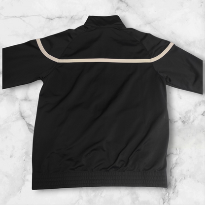 Entdecke unsere Vintage Track Pants von Nike und anderen Marken, erhältlich bei Valuxery.de - Dein Shop für trendige Vintage - Kleidung. Unsere Track Pants sind aus hochwertigen Materialien und