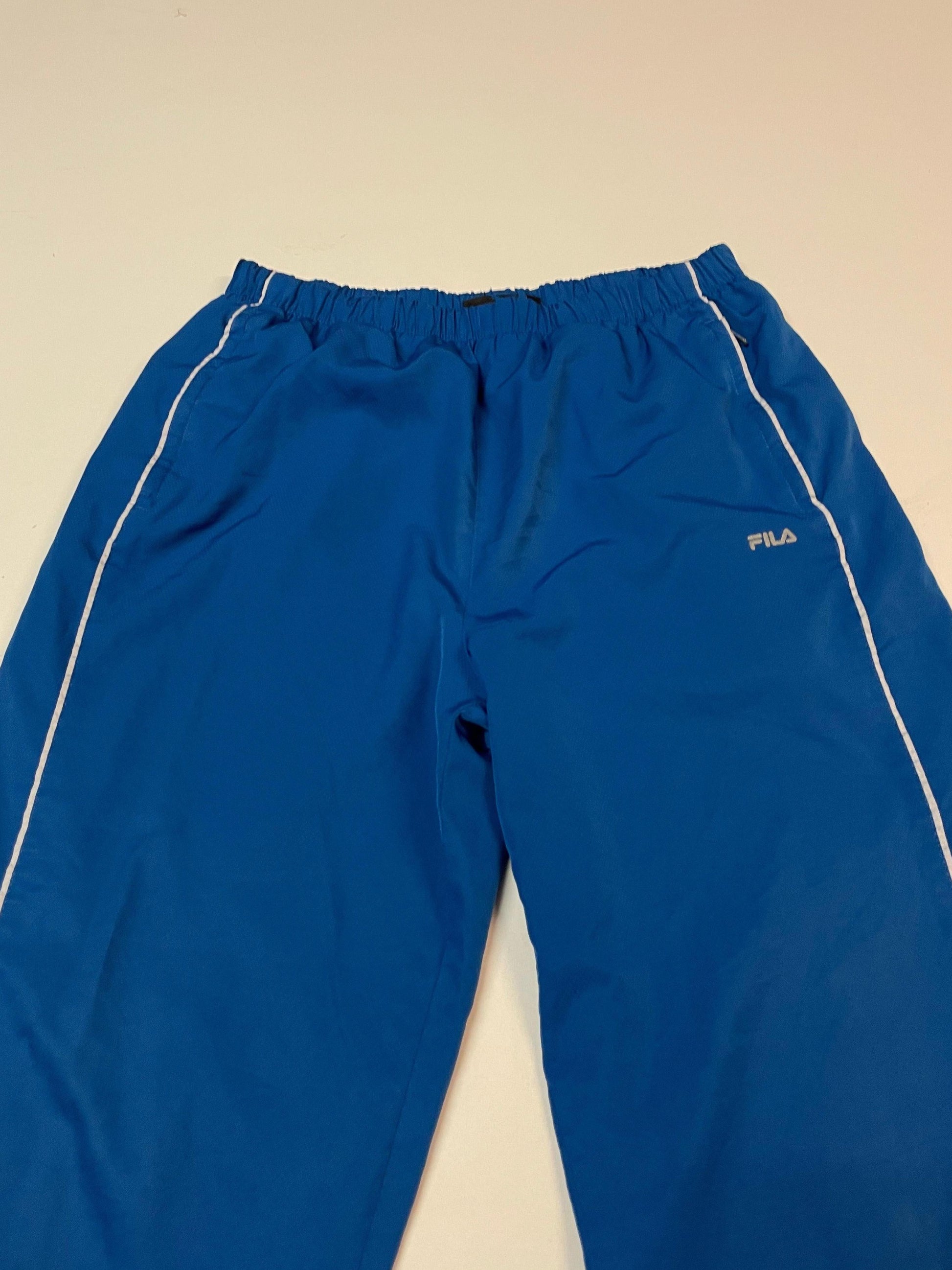 Entdecke unsere Vintage Track Pants von Nike und anderen Marken, erhältlich bei Valuxery.de - Dein Shop für trendige Vintage - Kleidung. Unsere Track Pants sind aus hochwertigen Materialien und