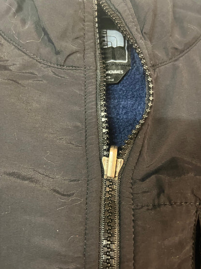 Entdecke unsere Vintage Track Pants von Nike und anderen Marken, erhältlich bei Valuxery.de - Dein Shop für trendige Vintage - Kleidung. Unsere Track Pants sind aus hochwertigen Materialien und