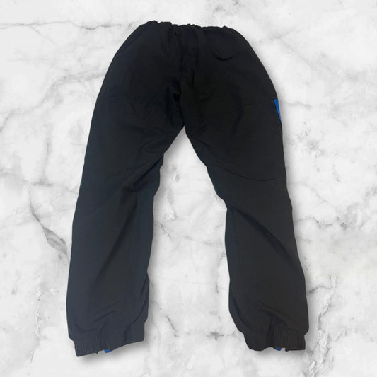 Entdecke unsere Vintage Track Pants von Nike und anderen Marken, erhältlich bei Valuxery.de - Dein Shop für trendige Vintage - Kleidung. Unsere Track Pants sind aus hochwertigen Materialien und