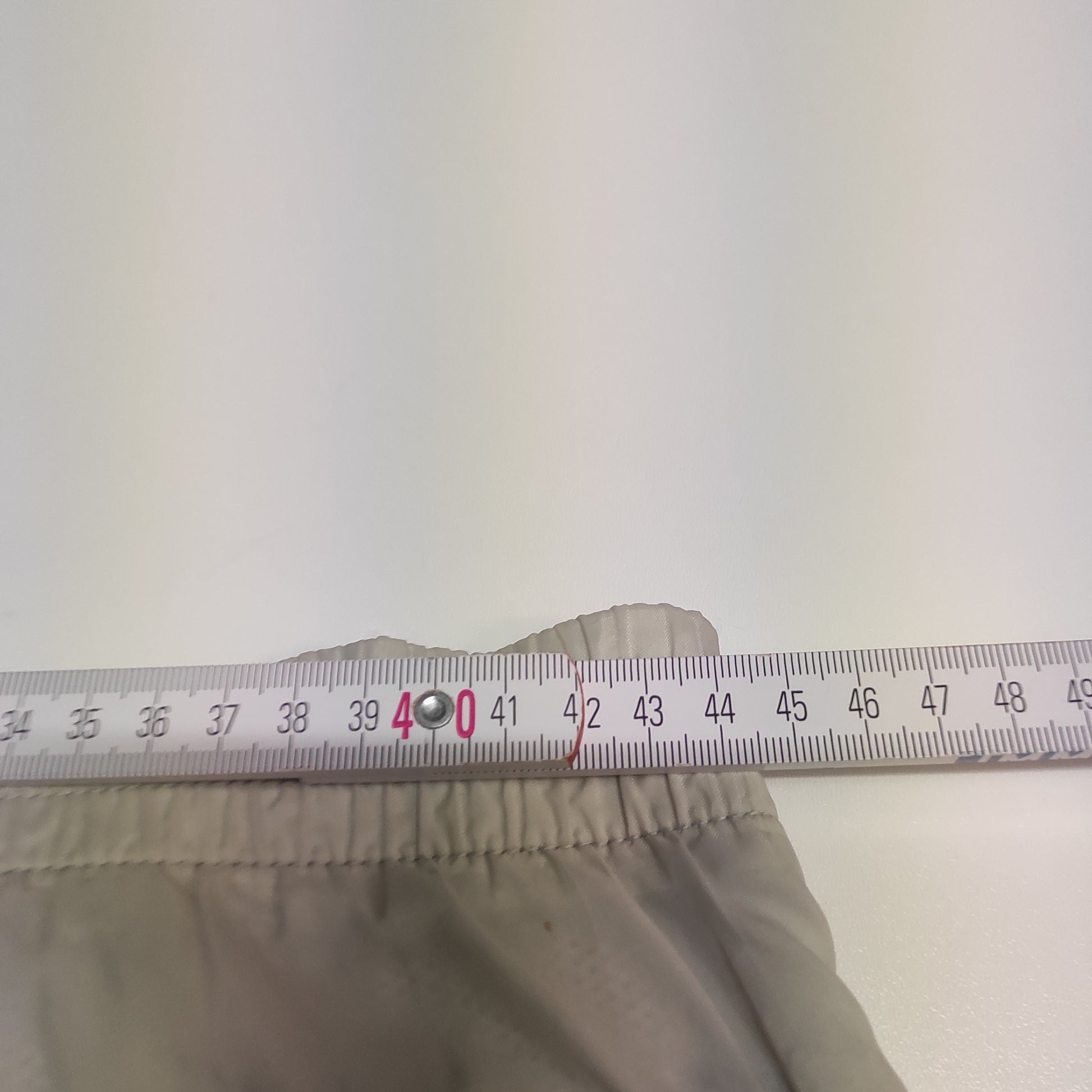 Entdecke unsere Vintage Track Pants von Nike und anderen Marken, erhältlich bei Valuxery.de - Dein Shop für trendige Vintage - Kleidung. Unsere Track Pants sind aus hochwertigen Materialien und