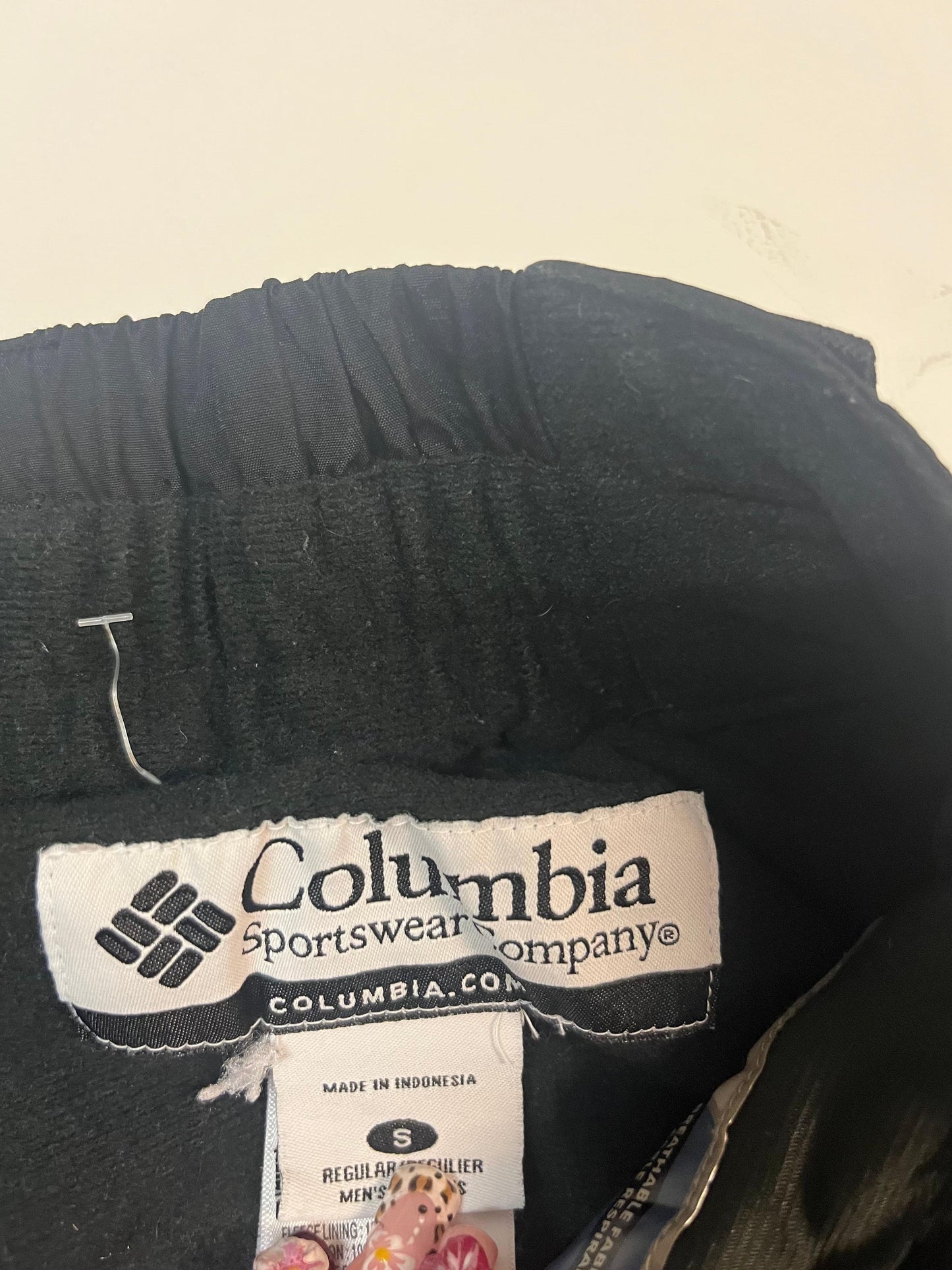 Entdecke unsere Vintage Track Pants von Nike und anderen Marken, erhältlich bei Valuxery.de - Dein Shop für trendige Vintage - Kleidung. Unsere Track Pants sind aus hochwertigen Materialien und