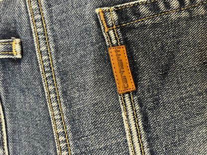 Entdecke unsere Vintage Track Pants von Nike und anderen Marken, erhältlich bei Valuxery.de - Dein Shop für trendige Vintage - Kleidung. Unsere Track Pants sind aus hochwertigen Materialien und
