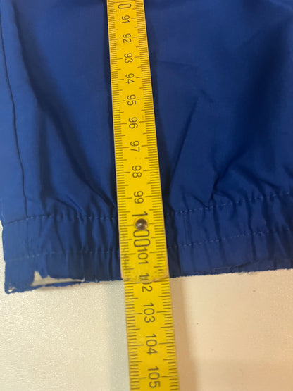 Entdecke unsere Vintage Track Pants von Nike und anderen Marken, erhältlich bei Valuxery.de - Dein Shop für trendige Vintage - Kleidung. Unsere Track Pants sind aus hochwertigen Materialien und