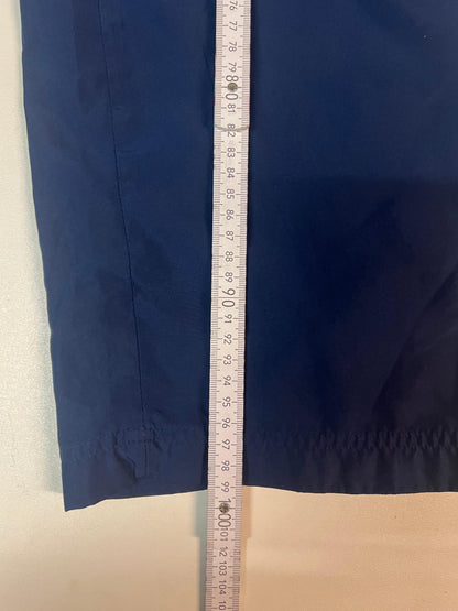 Entdecke unsere Vintage Track Pants von Nike und anderen Marken, erhältlich bei Valuxery.de - Dein Shop für trendige Vintage - Kleidung. Unsere Track Pants sind aus hochwertigen Materialien und