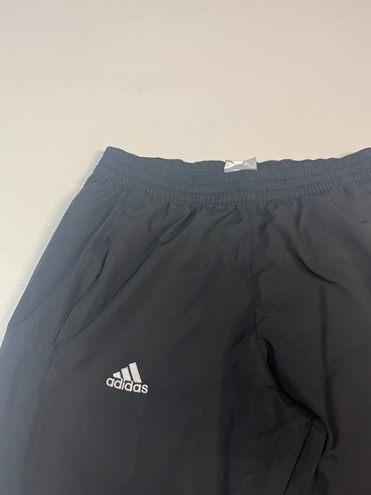 Entdecke unsere Vintage Track Pants von Nike und anderen Marken, erhältlich bei Valuxery.de - Dein Shop für trendige Vintage - Kleidung. Unsere Track Pants sind aus hochwertigen Materialien und