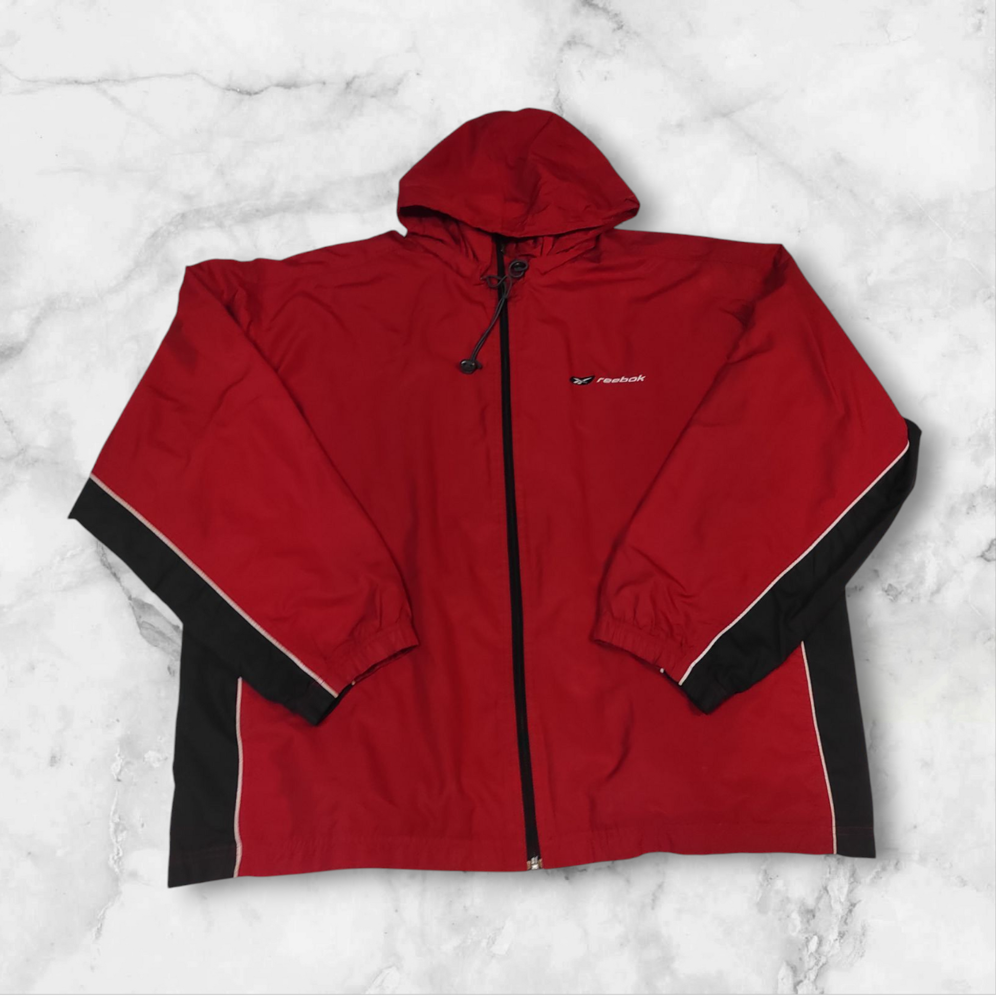 Entdecke unsere Vintage Track Pants von Nike und anderen Marken, erhältlich bei Valuxery.de - Dein Shop für trendige Vintage - Kleidung. Unsere Track Pants sind aus hochwertigen Materialien und