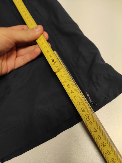 Entdecke unsere Vintage Track Pants von Nike und anderen Marken, erhältlich bei Valuxery.de - Dein Shop für trendige Vintage - Kleidung. Unsere Track Pants sind aus hochwertigen Materialien und