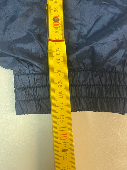 Entdecke unsere Vintage Track Pants von Nike und anderen Marken, erhältlich bei Valuxery.de - Dein Shop für trendige Vintage - Kleidung. Unsere Track Pants sind aus hochwertigen Materialien und