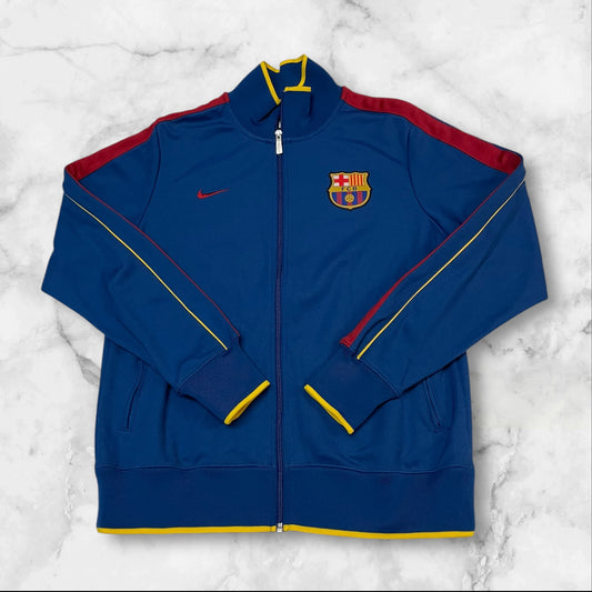 Entdecke unsere Vintage Track Pants von Nike und anderen Marken, erhältlich bei Valuxery.de - Dein Shop für trendige Vintage - Kleidung. Unsere Track Pants sind aus hochwertigen Materialien und