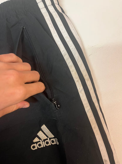 Entdecke unsere Vintage Track Pants von Nike und anderen Marken, erhältlich bei Valuxery.de - Dein Shop für trendige Vintage - Kleidung. Unsere Track Pants sind aus hochwertigen Materialien und
