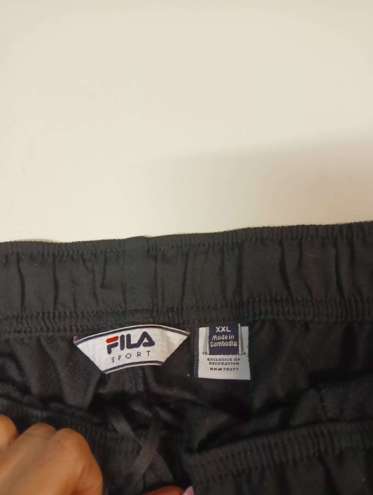 Entdecke unsere Vintage Track Pants von Nike und anderen Marken, erhältlich bei Valuxery.de - Dein Shop für trendige Vintage - Kleidung. Unsere Track Pants sind aus hochwertigen Materialien und