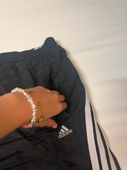 Entdecke unsere Vintage Track Pants von Nike und anderen Marken, erhältlich bei Valuxery.de - Dein Shop für trendige Vintage - Kleidung. Unsere Track Pants sind aus hochwertigen Materialien und