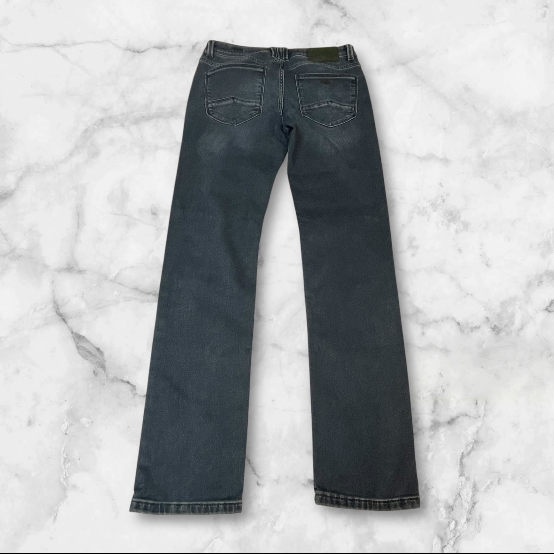 Entdecke unsere Vintage Track Pants von Nike und anderen Marken, erhältlich bei Valuxery.de - Dein Shop für trendige Vintage - Kleidung. Unsere Track Pants sind aus hochwertigen Materialien und
