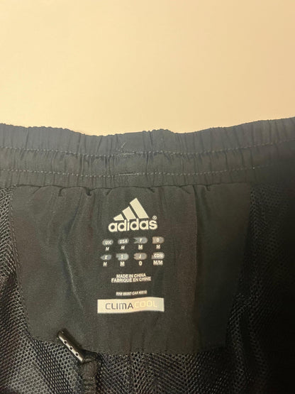 Entdecke unsere Vintage Track Pants von Nike und anderen Marken, erhältlich bei Valuxery.de - Dein Shop für trendige Vintage - Kleidung. Unsere Track Pants sind aus hochwertigen Materialien und