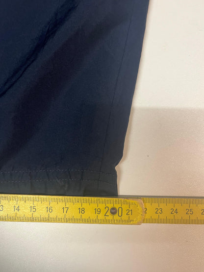 Entdecke unsere Vintage Track Pants von Nike und anderen Marken, erhältlich bei Valuxery.de - Dein Shop für trendige Vintage - Kleidung. Unsere Track Pants sind aus hochwertigen Materialien und