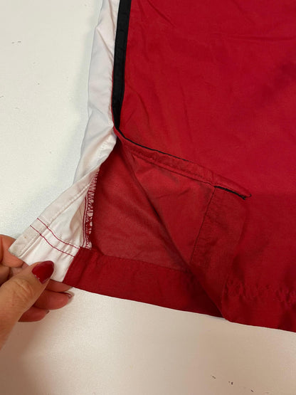 Entdecke unsere Vintage Track Pants von Nike und anderen Marken, erhältlich bei Valuxery.de - Dein Shop für trendige Vintage - Kleidung. Unsere Track Pants sind aus hochwertigen Materialien und