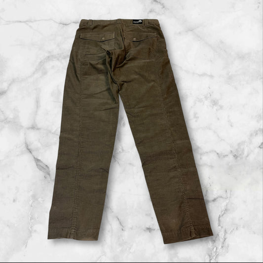 Entdecke unsere Vintage Track Pants von Nike und anderen Marken, erhältlich bei Valuxery.de - Dein Shop für trendige Vintage - Kleidung. Unsere Track Pants sind aus hochwertigen Materialien und