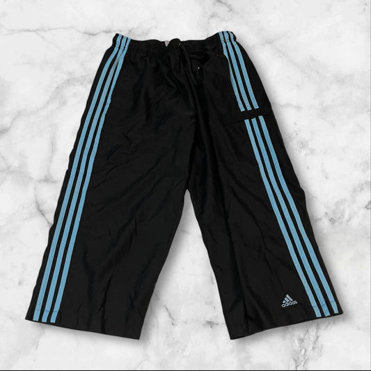 Entdecke unsere Vintage Track Pants von Nike und anderen Marken, erhältlich bei Valuxery.de - Dein Shop für trendige Vintage - Kleidung. Unsere Track Pants sind aus hochwertigen Materialien und