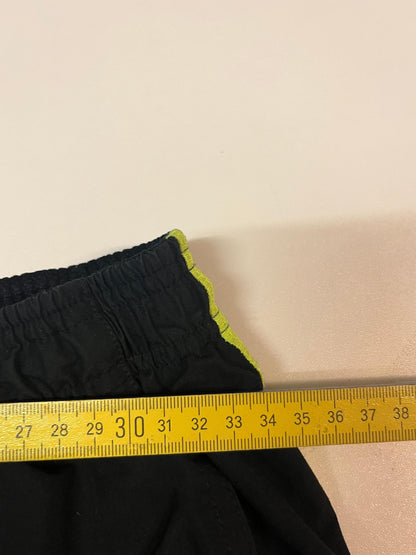 Entdecke unsere Vintage Track Pants von Nike und anderen Marken, erhältlich bei Valuxery.de - Dein Shop für trendige Vintage - Kleidung. Unsere Track Pants sind aus hochwertigen Materialien und