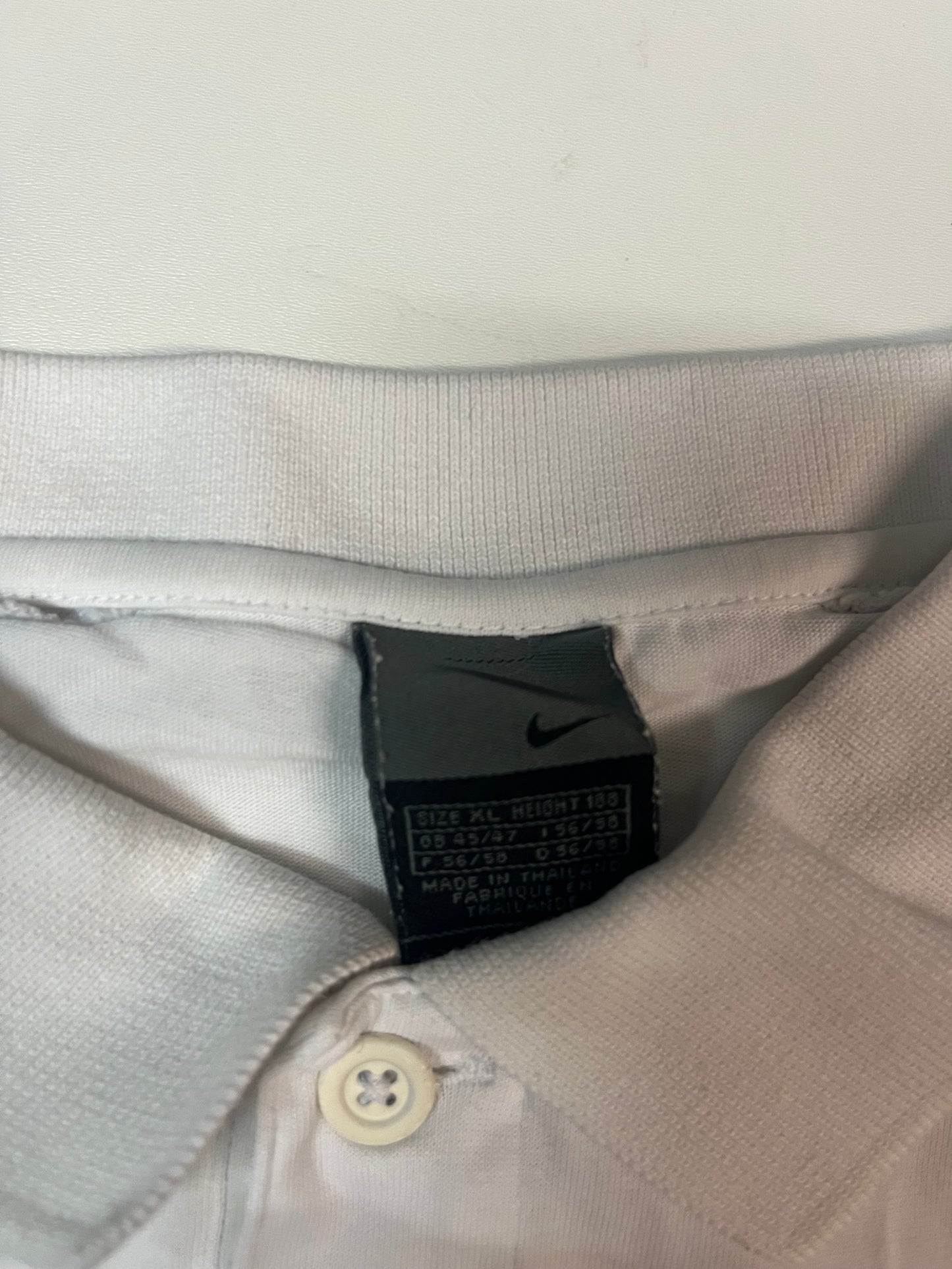 Entdecke unsere Vintage Track Pants von Nike und anderen Marken, erhältlich bei Valuxery.de - Dein Shop für trendige Vintage - Kleidung. Unsere Track Pants sind aus hochwertigen Materialien und