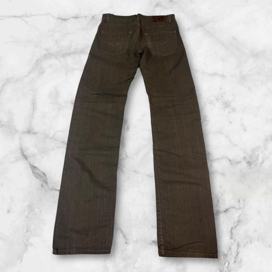 Entdecke unsere Vintage Track Pants von Nike und anderen Marken, erhältlich bei Valuxery.de - Dein Shop für trendige Vintage - Kleidung. Unsere Track Pants sind aus hochwertigen Materialien und