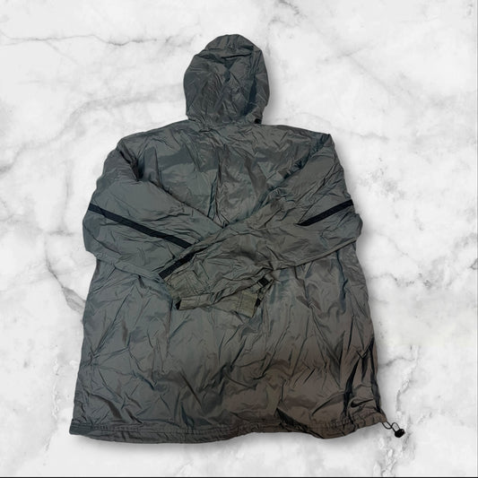 Entdecke unsere Vintage Track Pants von Nike und anderen Marken, erhältlich bei Valuxery.de - Dein Shop für trendige Vintage - Kleidung. Unsere Track Pants sind aus hochwertigen Materialien und